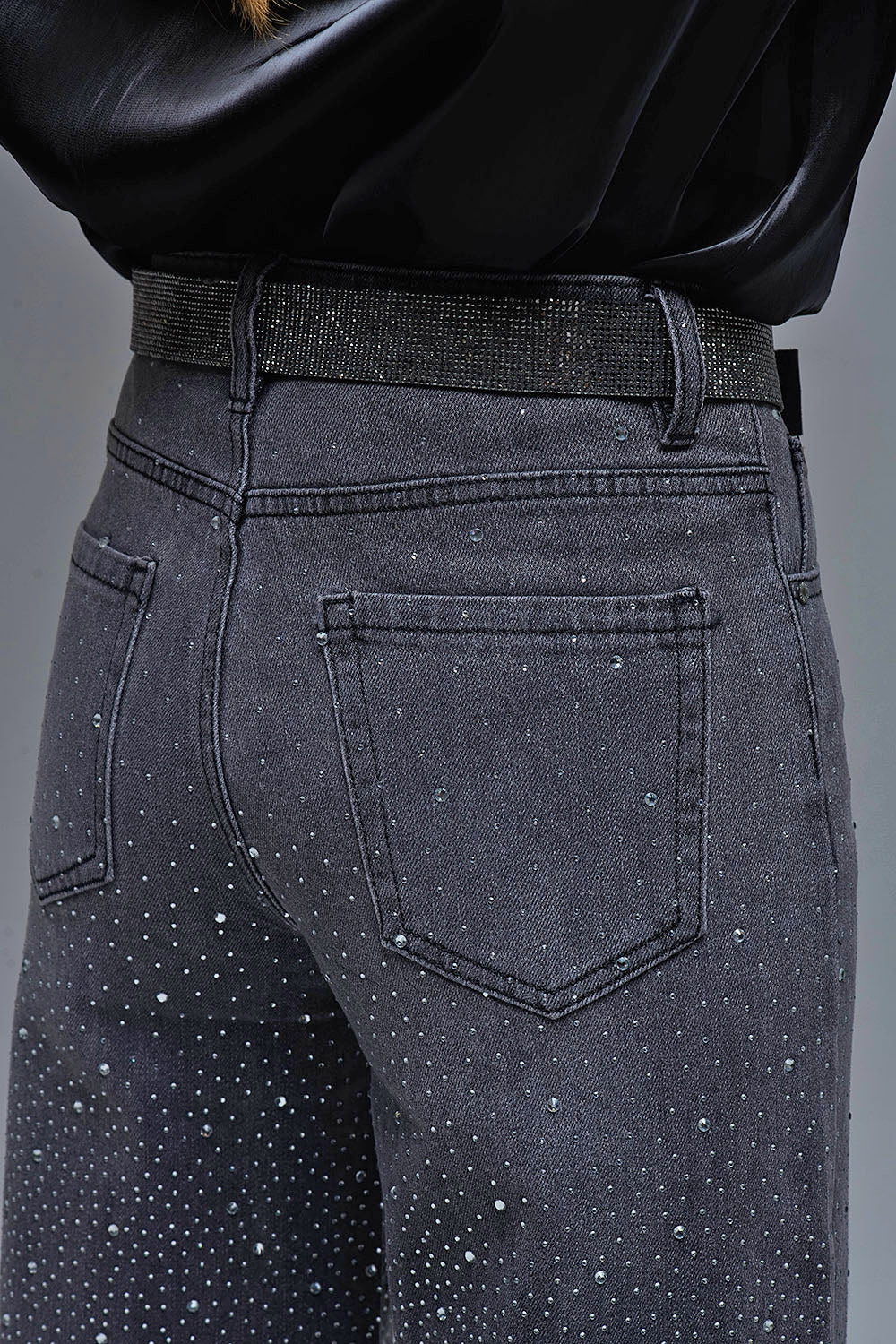 Calças de ganga de pernas largas com strass preto