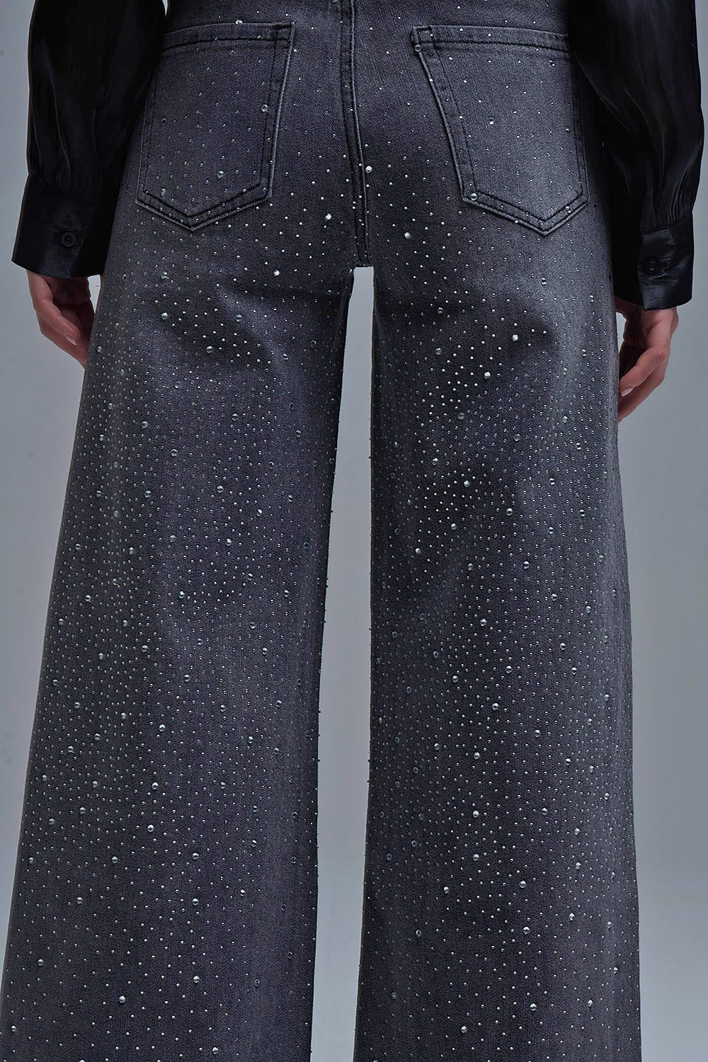 Calças de ganga de pernas largas com strass preto