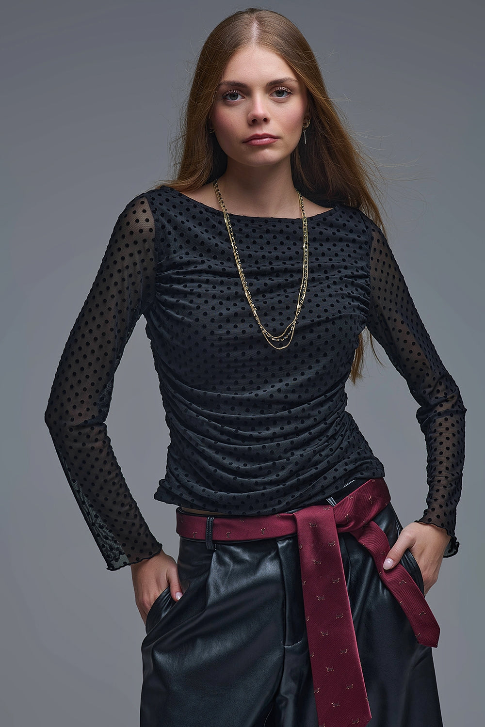 Top de bolinhas pretas chique e transparente