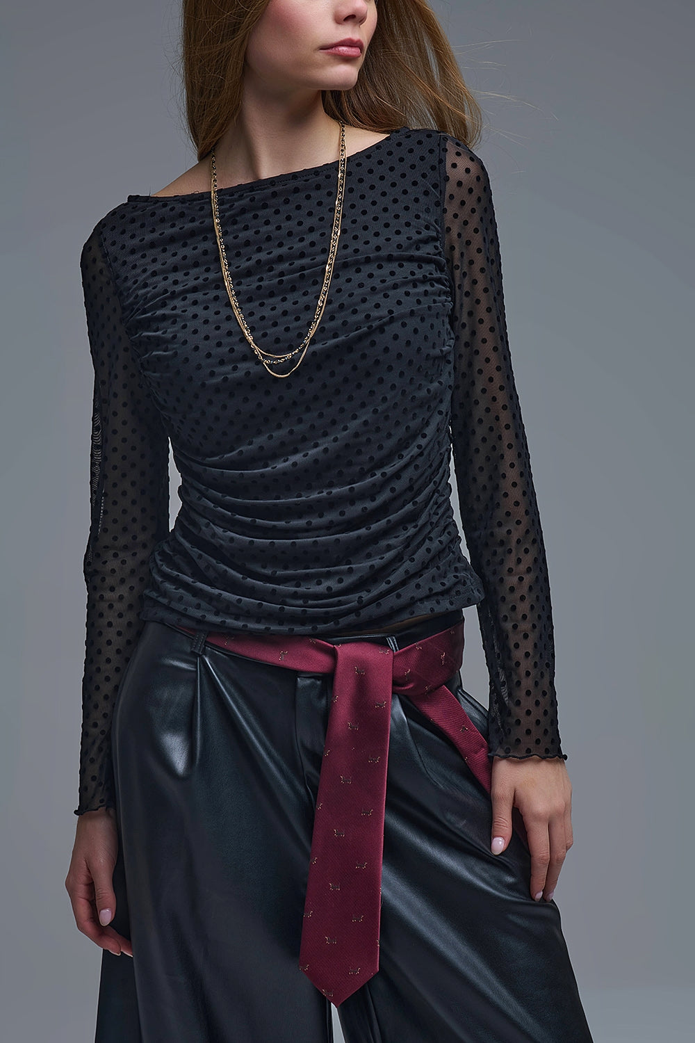 Top de bolinhas pretas chique e transparente