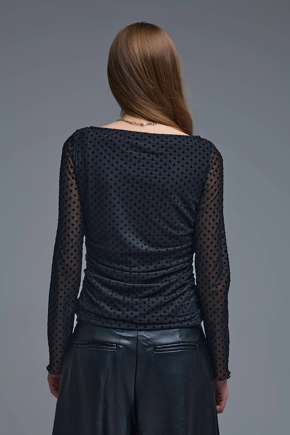 Top de bolinhas pretas chique e transparente