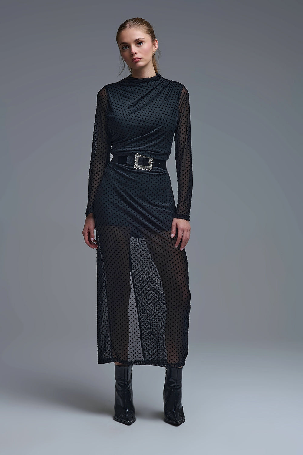 Vestido midi preto chique com bolinhas