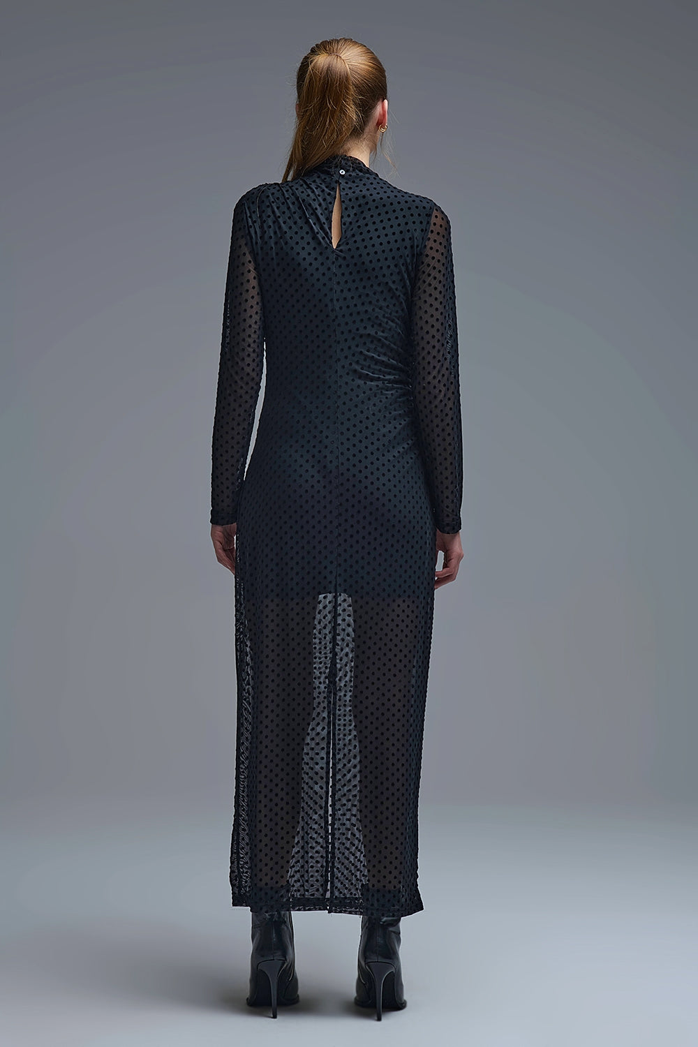 Vestido midi preto chique com bolinhas