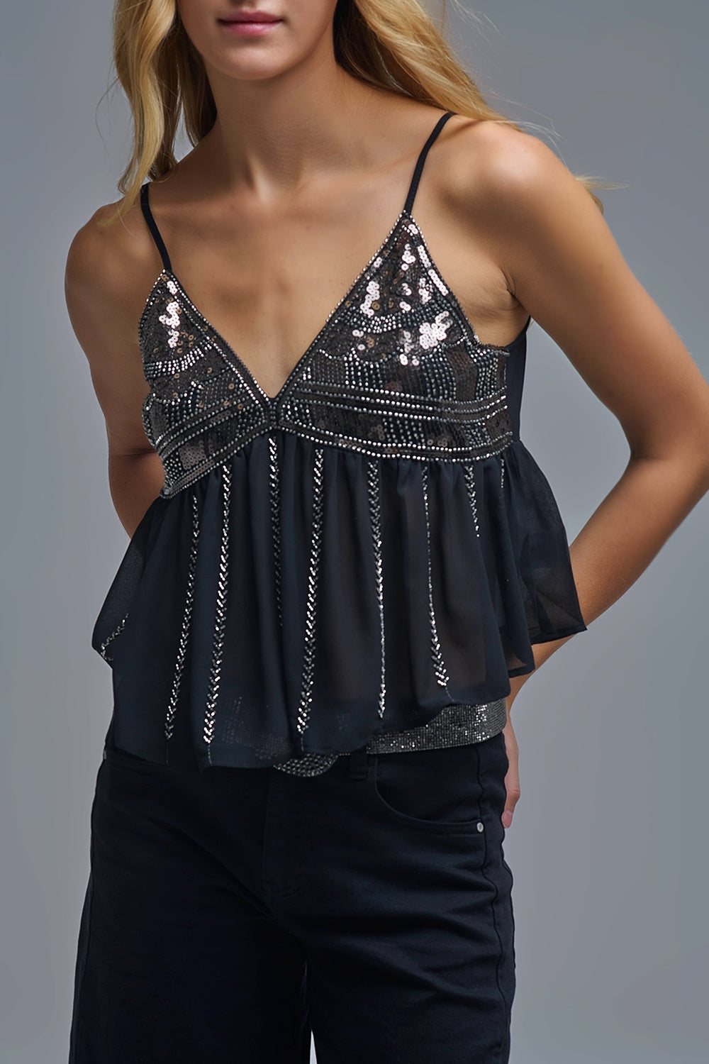 Camisola com lantejoulas embelezada em preto