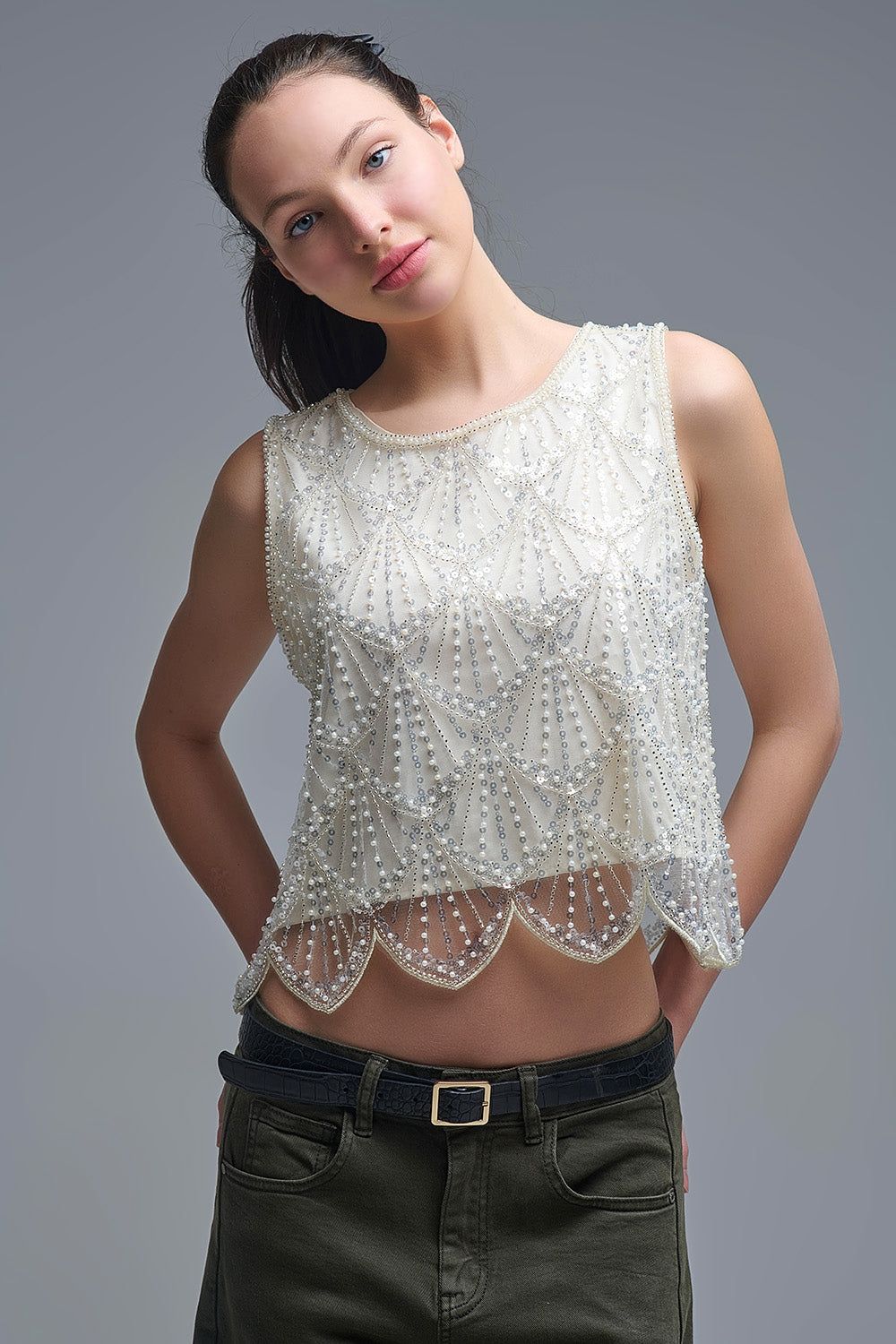 Top com lantejoulas em creme