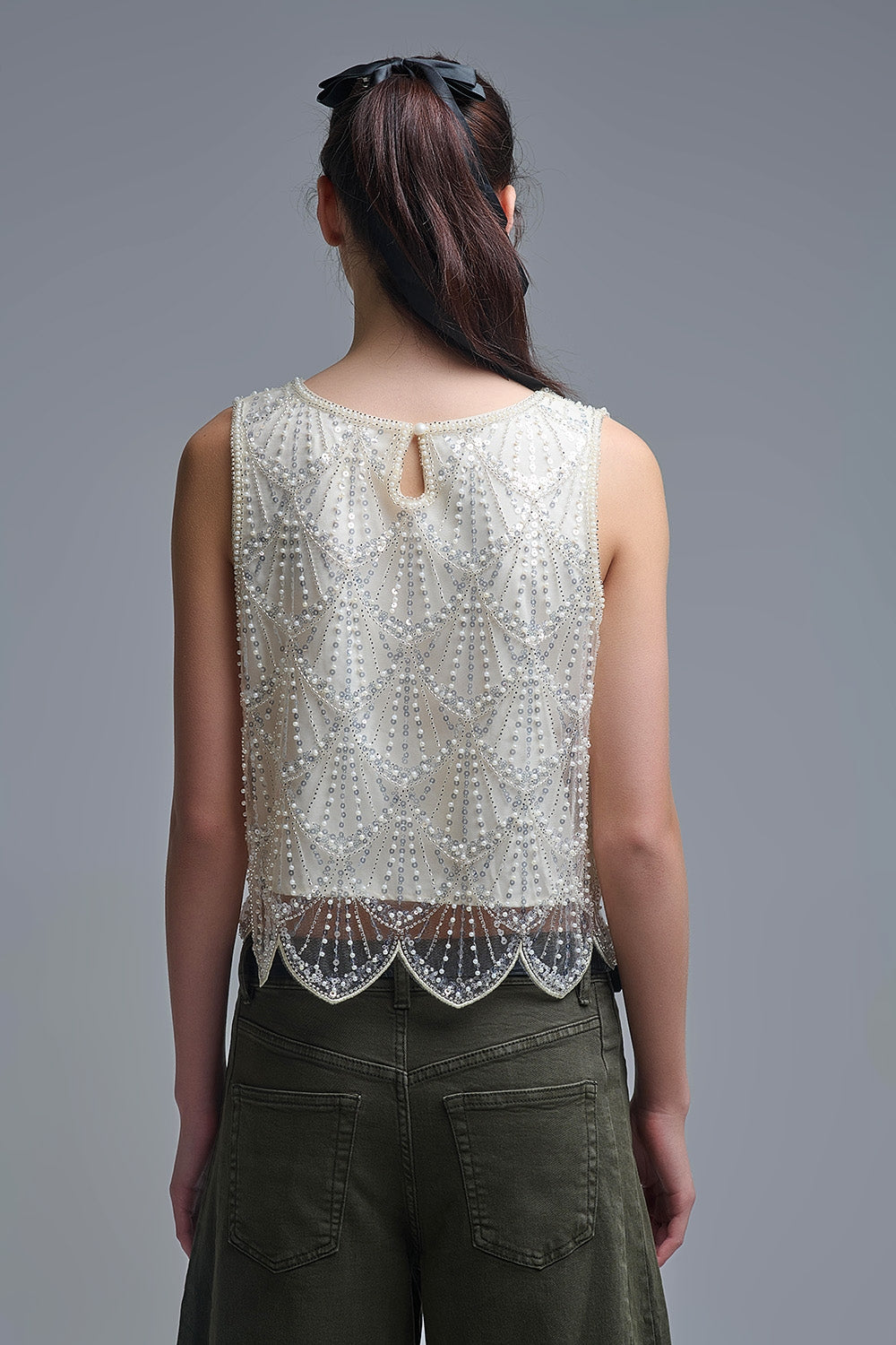 Top com lantejoulas em creme