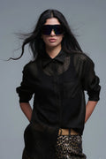 Camisa preta com botões às pintinhas em chiffon