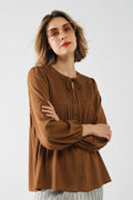 Camisa de cetim castanha chique com renda