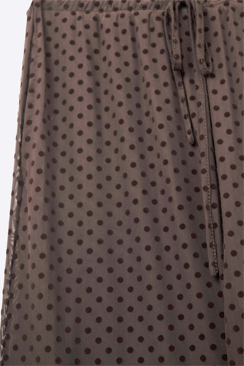 Calças de bolinhas castanhas chiques com bolsos laterais