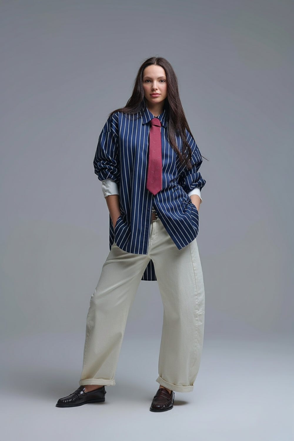 Camisa de gola alta às riscas azul-marinho em popelina macia