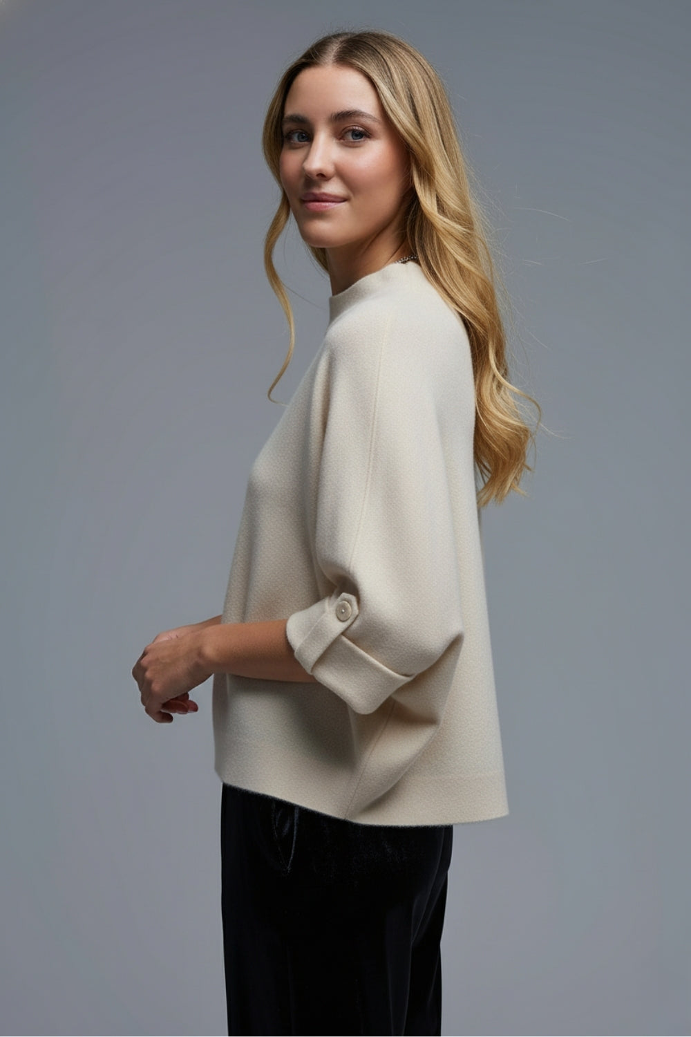 Camisola de malha creme com pormenores de botões