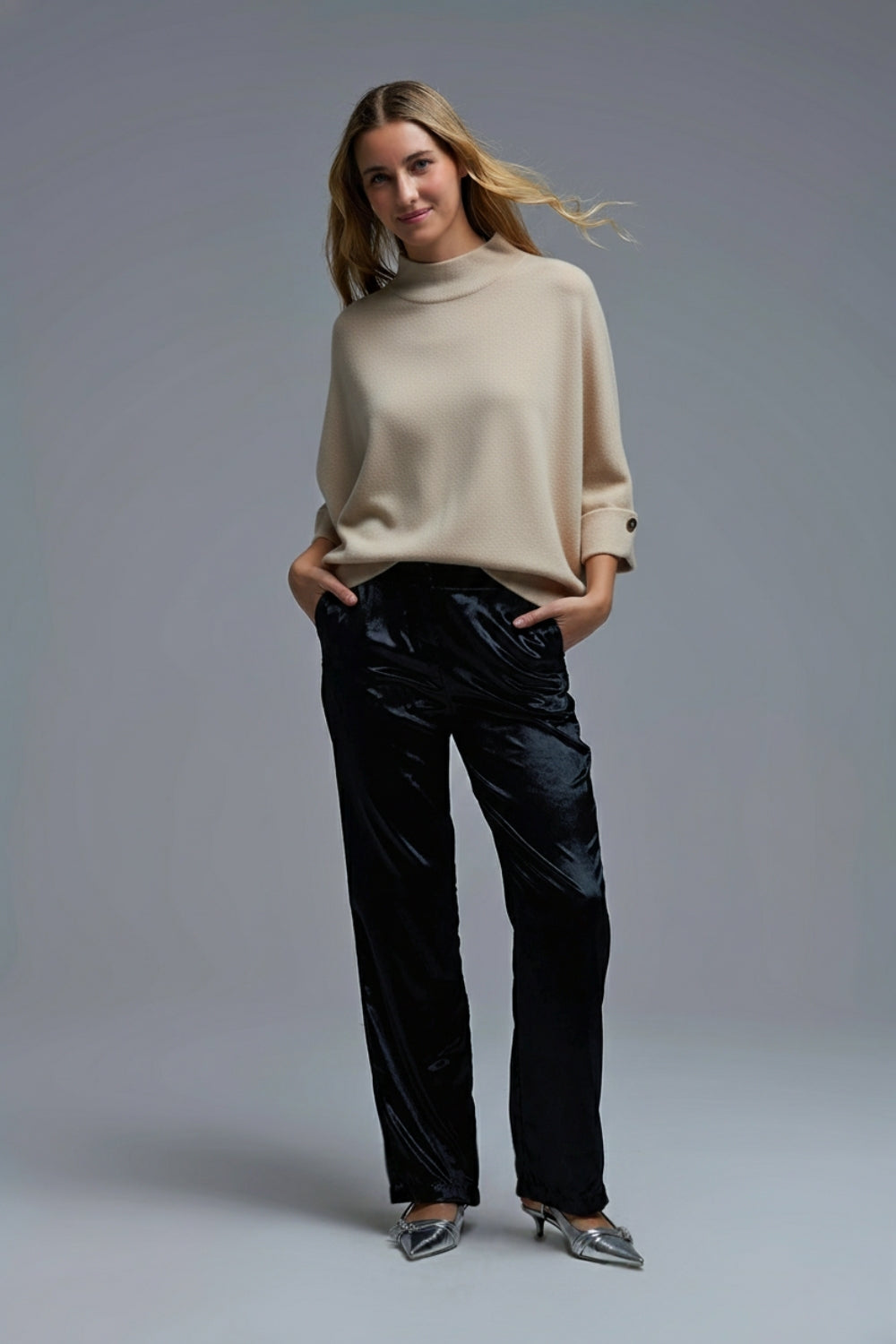 Camisola de malha creme com pormenores de botões