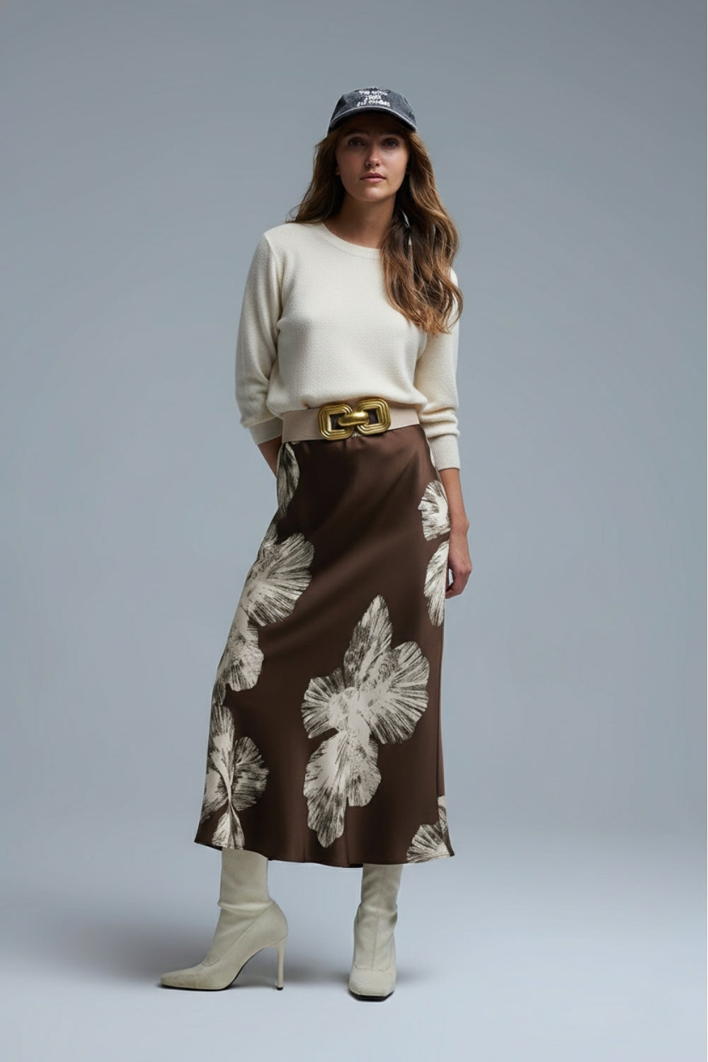 Saia Midi de cetim floral castanha em cetim