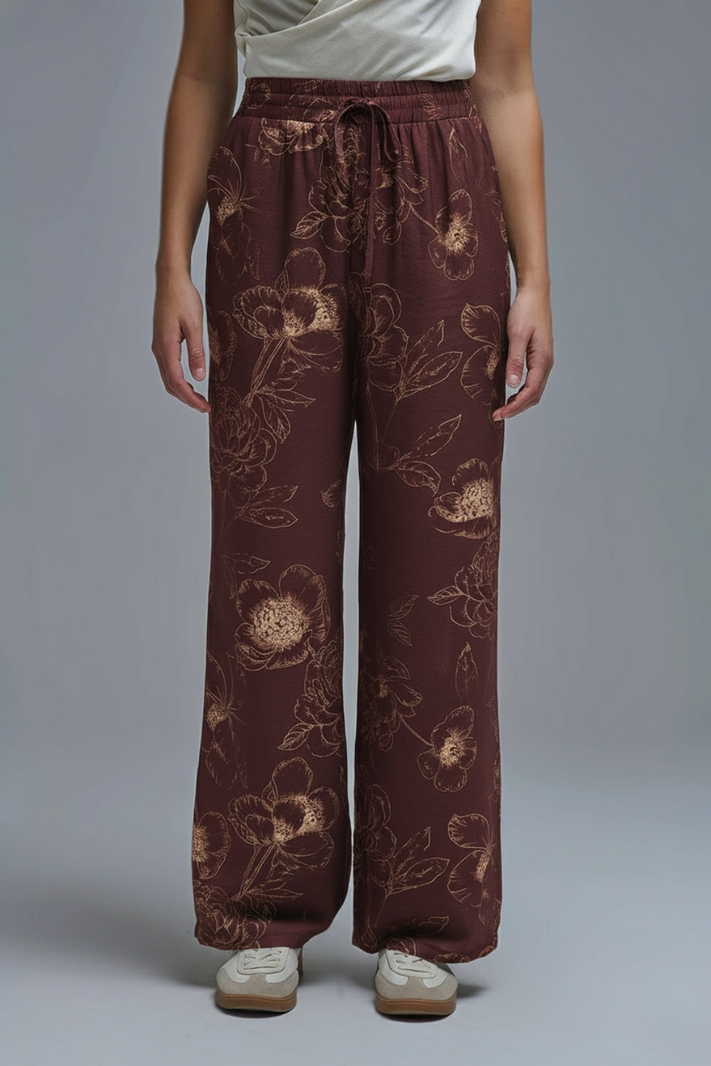 Calças fluidas leves borgonha com estampado floral outonal