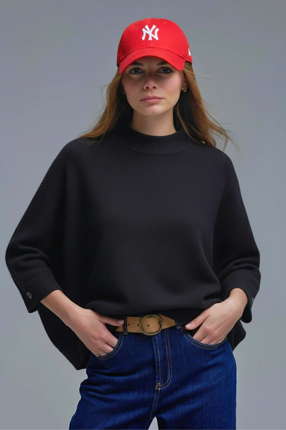 Camisola de malha preta com mangas e pormenores de botões
