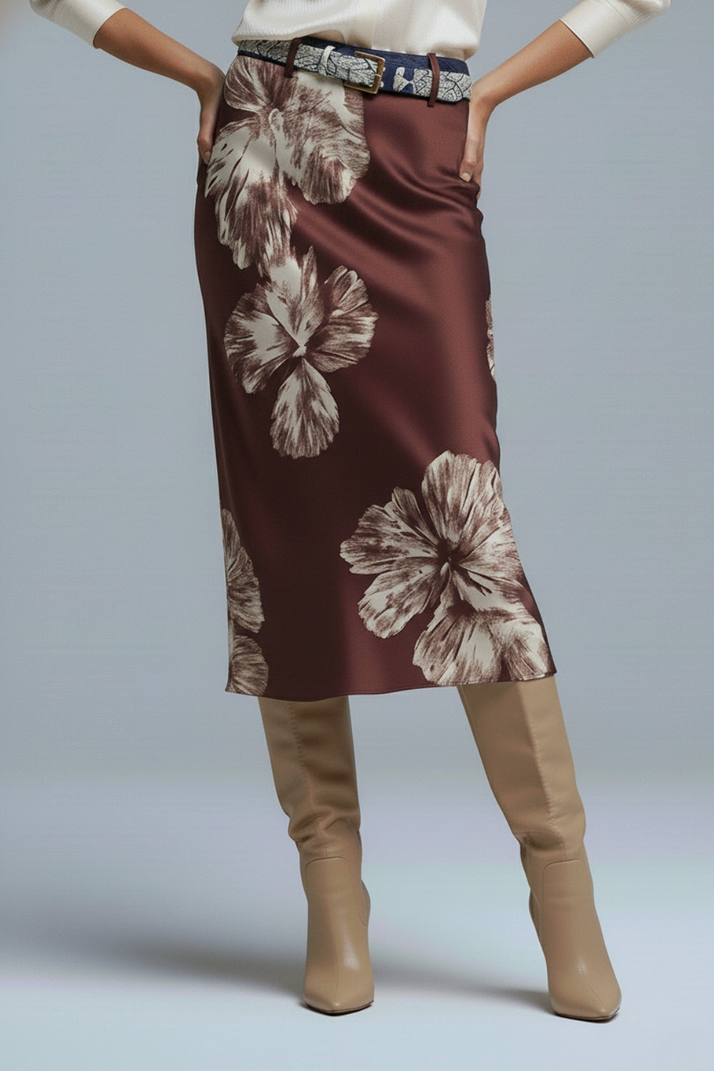 Saia midi de cetim floral borgonha em cetim