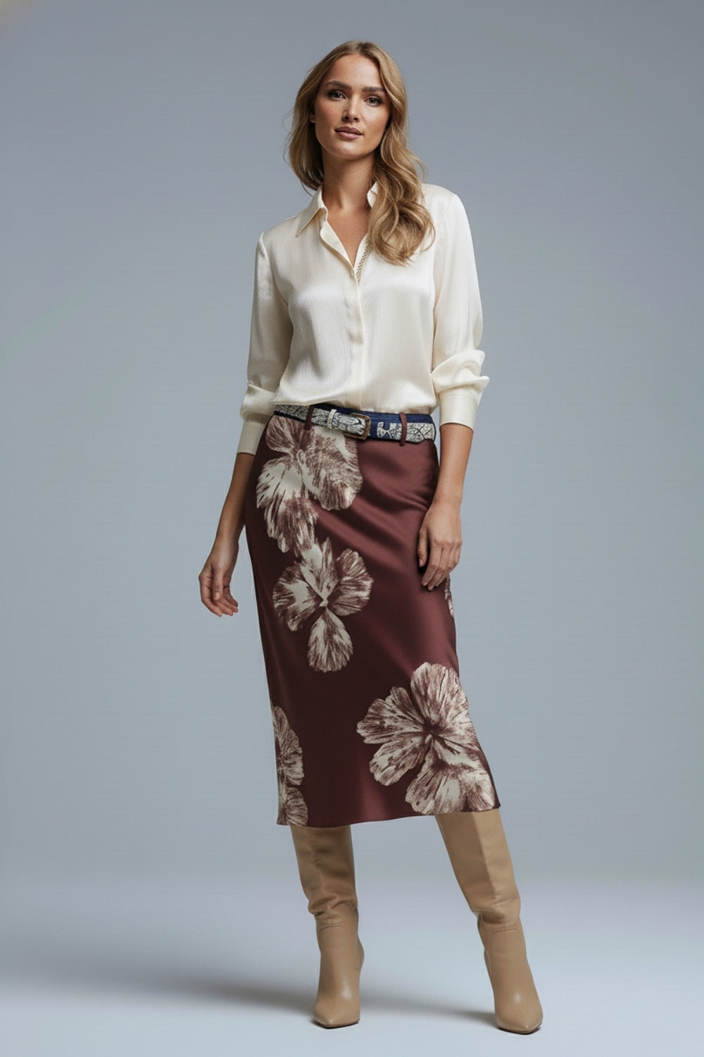 Saia midi de cetim floral borgonha em cetim