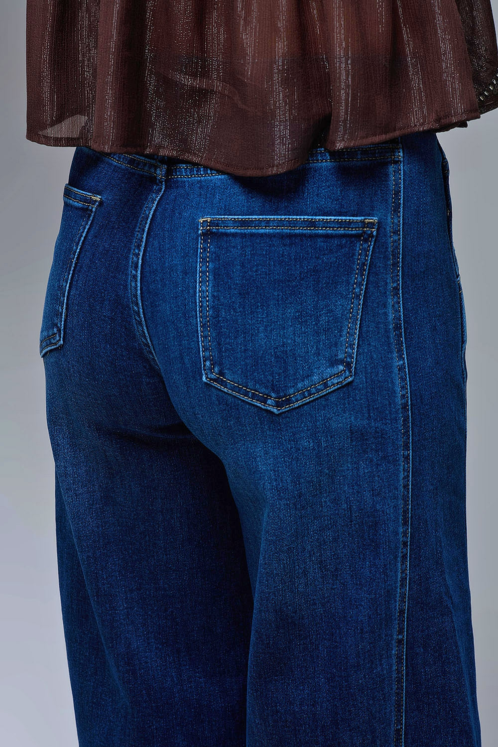 Calças de ganga extra largas em Mid Wash com bolsos laterais