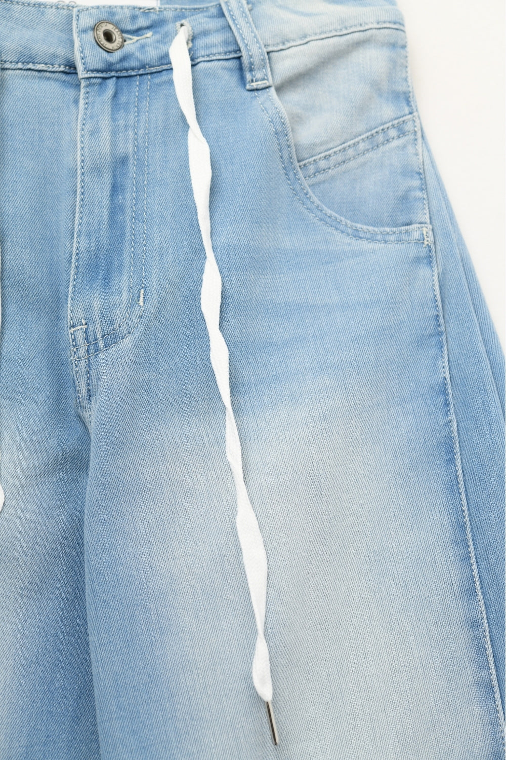 Calças Jeans Relaxadas Ajustáveis em Azul Claro