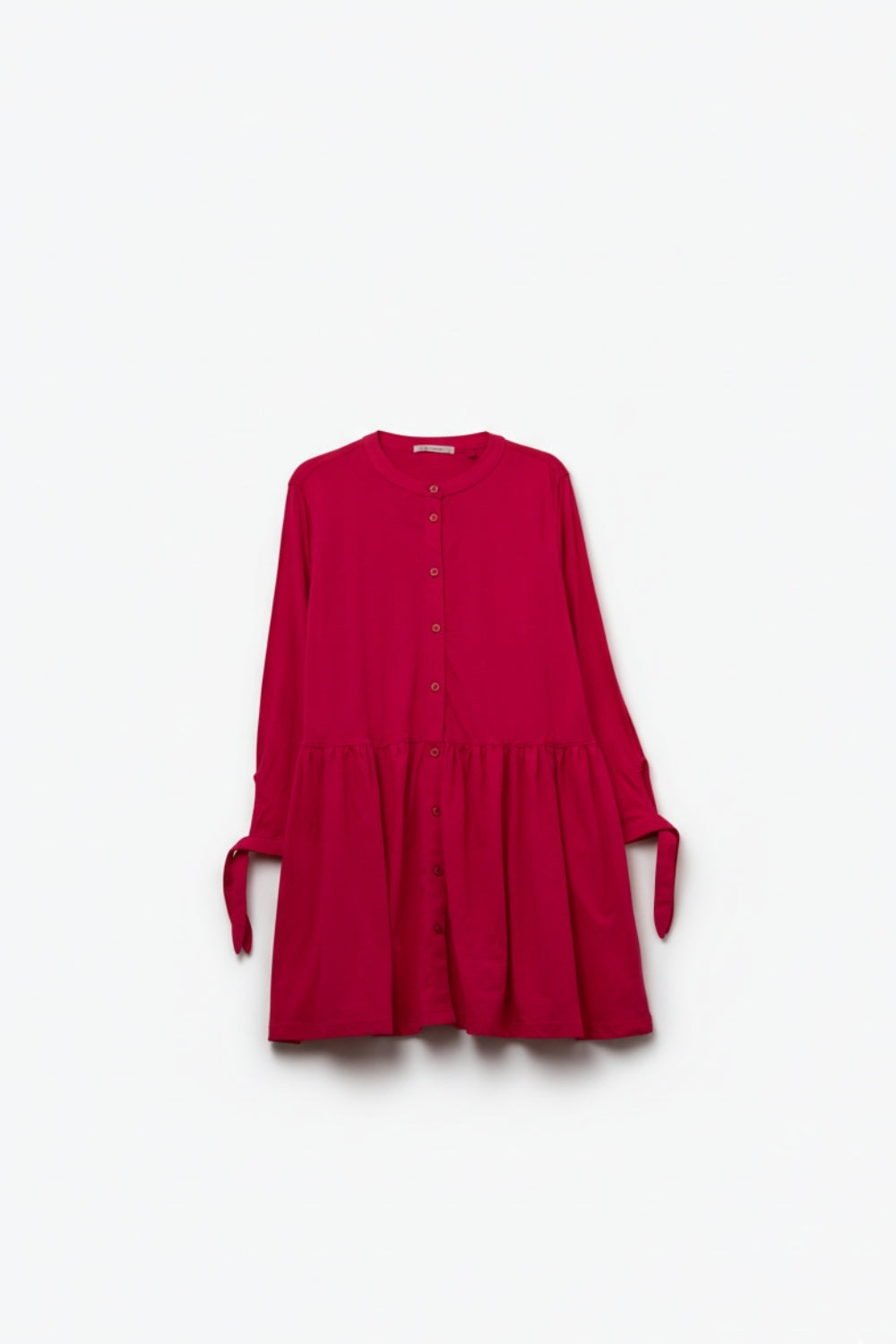 Mini vestido cor-de-rosa com pormenores de botões e mangas compridas