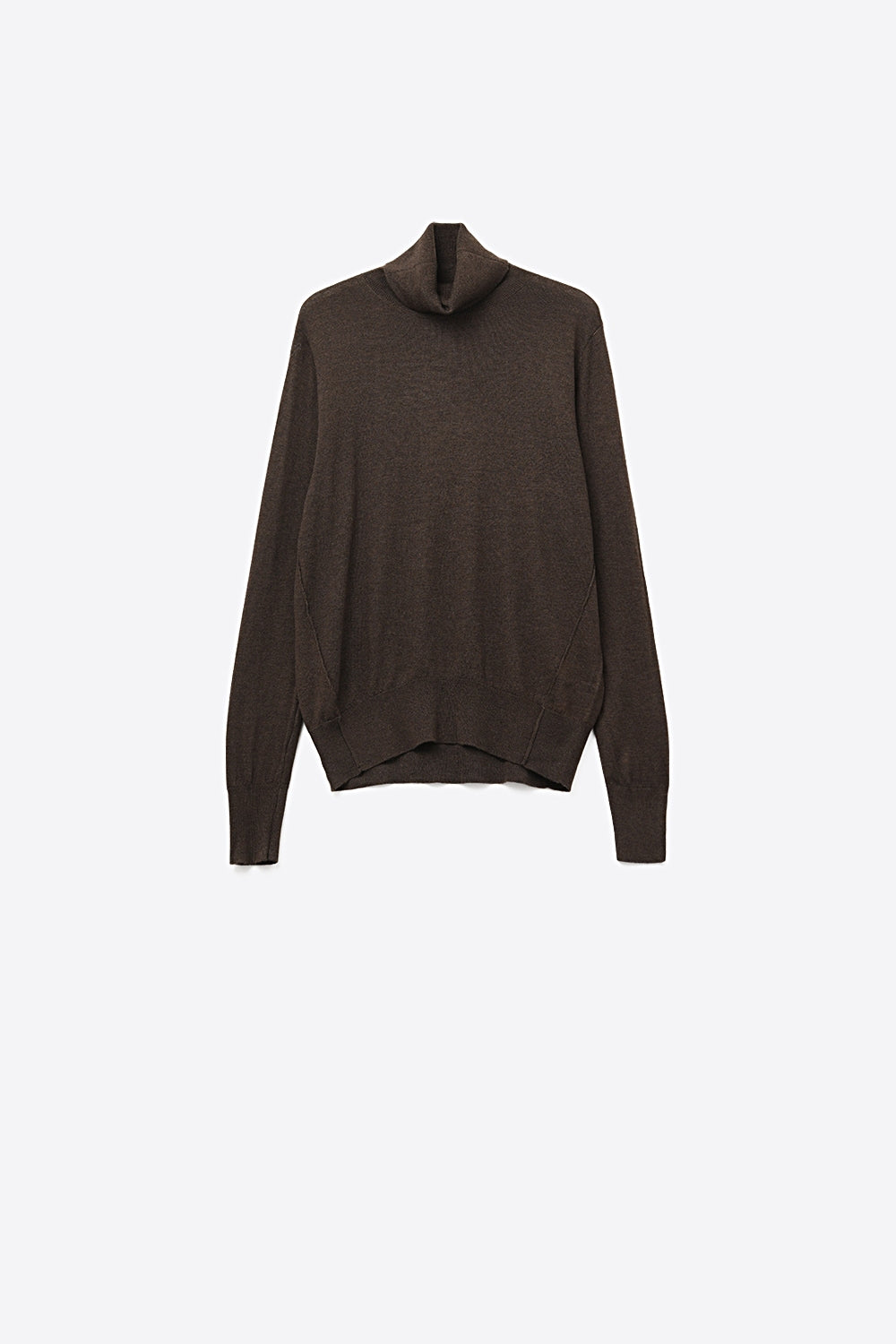 Camisola de gola alta de cor castanha em malha fina de lã merino