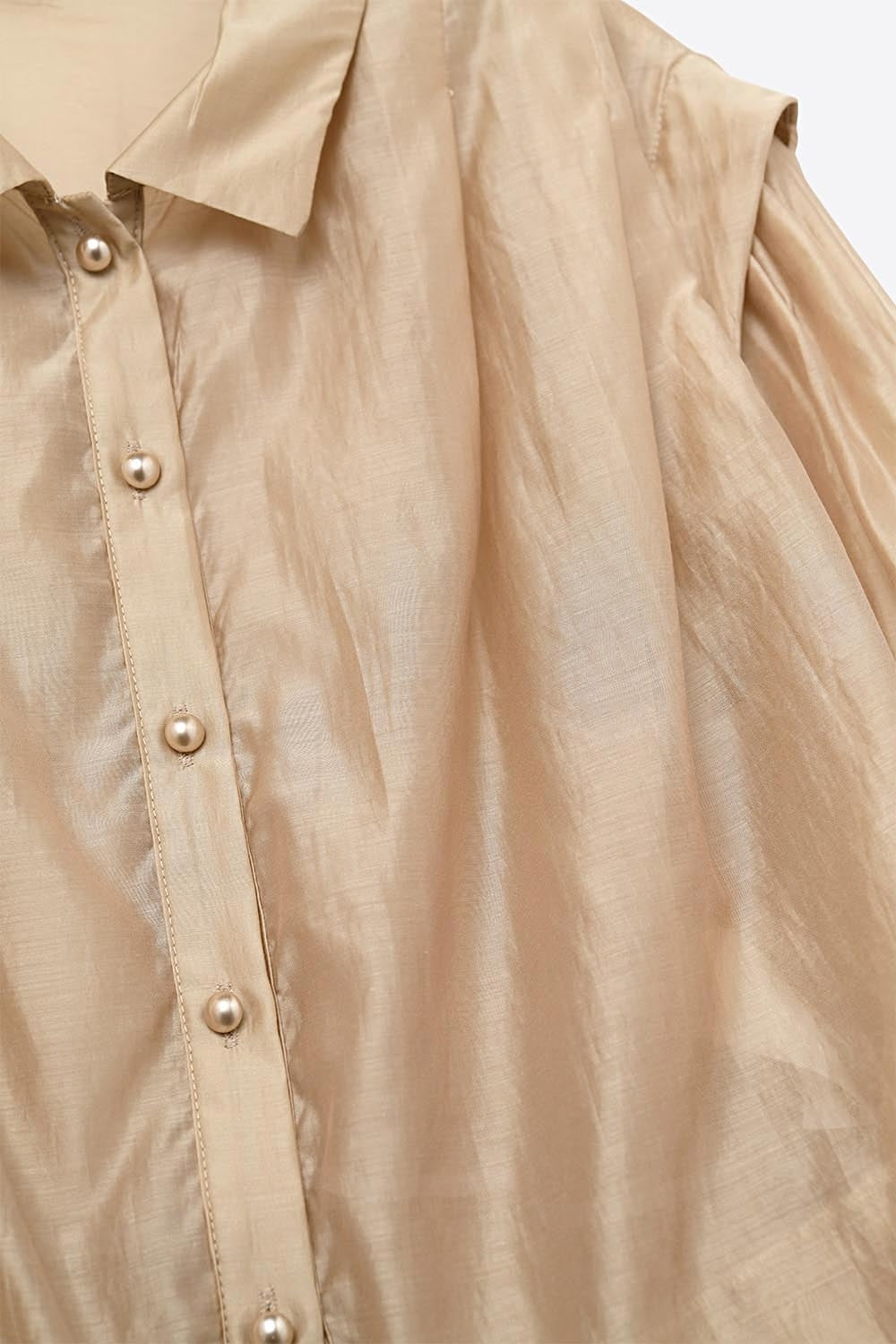 Blusa de seda tencel com mangas em balão e botões de nacar