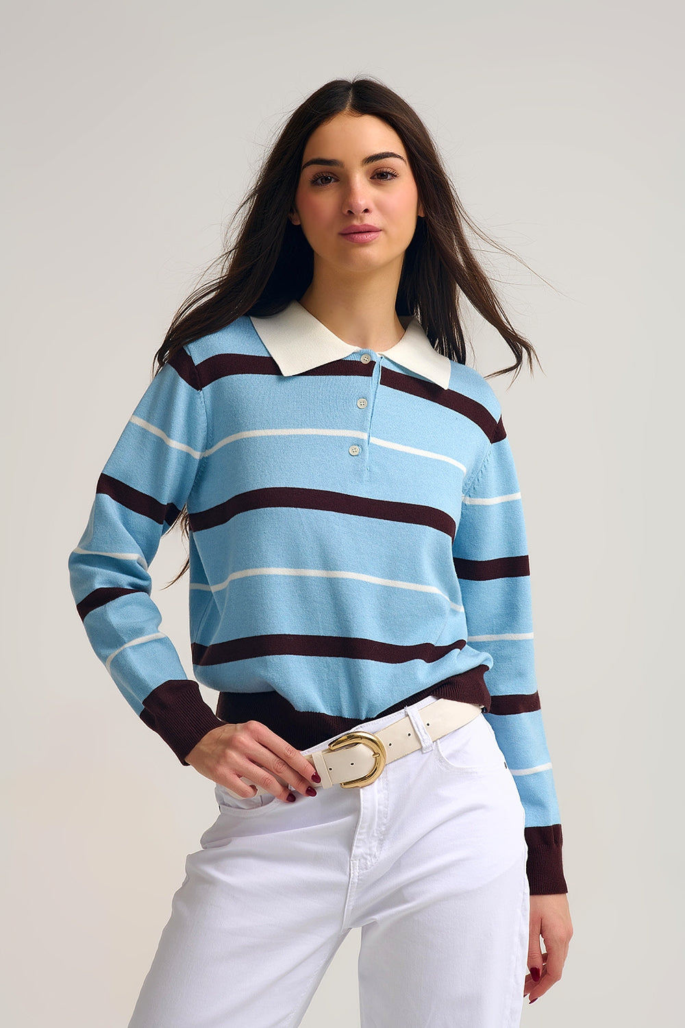 Camisola pólo de malha às riscas em azul com gola branca