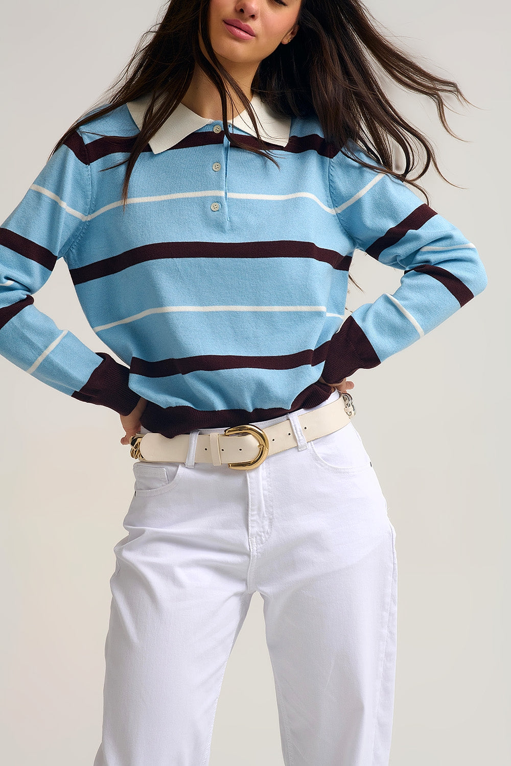 Camisola pólo de malha às riscas em azul com gola branca