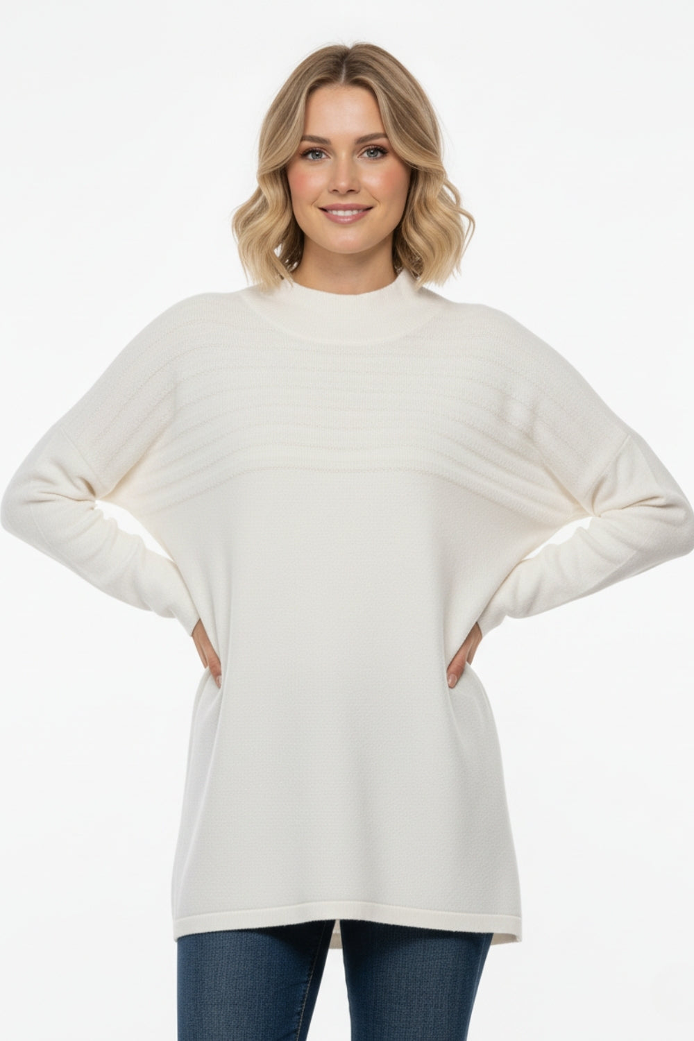 Camisola de malha branca com pormenores de riscas fofas