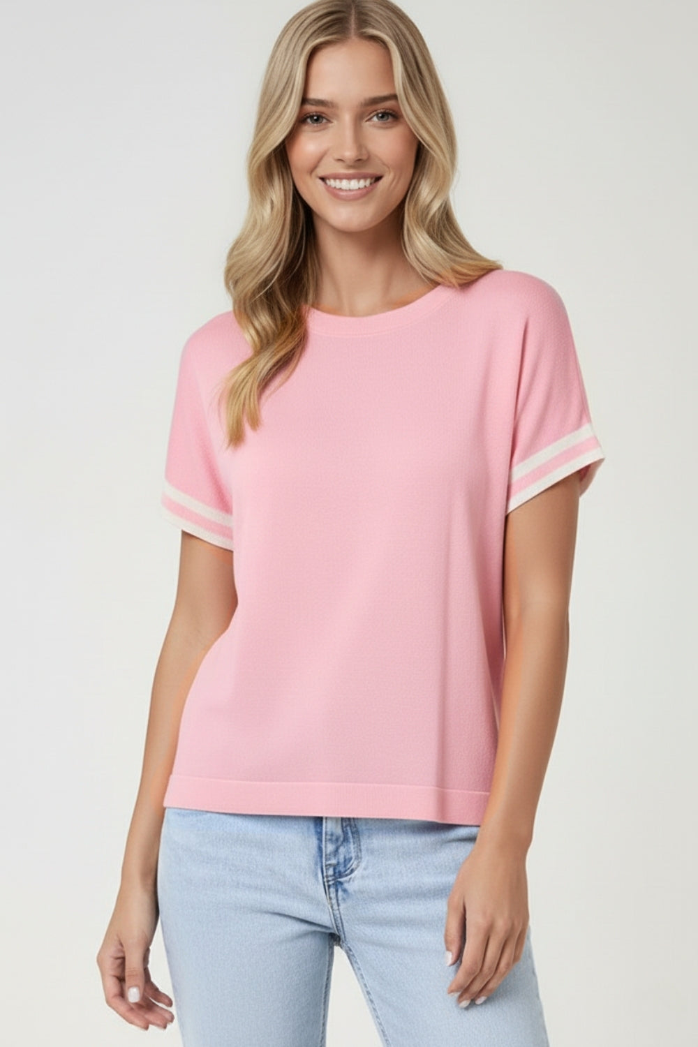Suéter relafed fit em rosa com detalhe contrastante branco