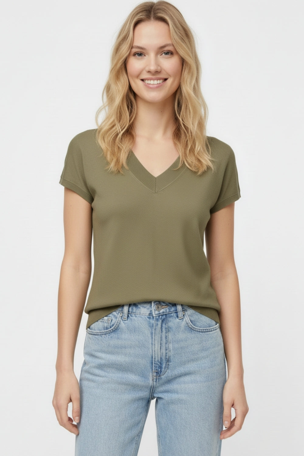 Camisola caqui de malha leve com gola em V e mangas curtas