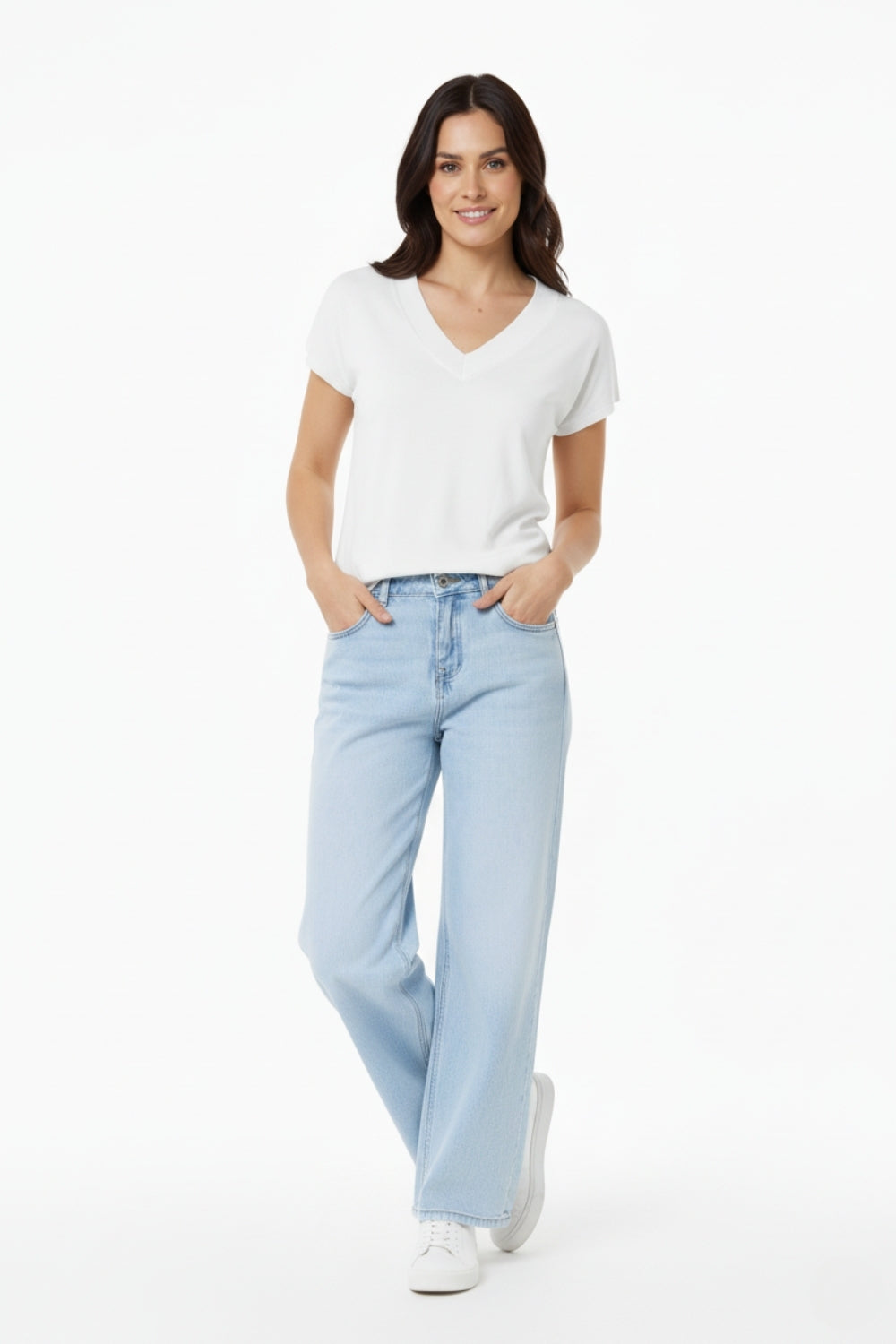 Camisola branca de malha leve com gola em V e mangas curtas