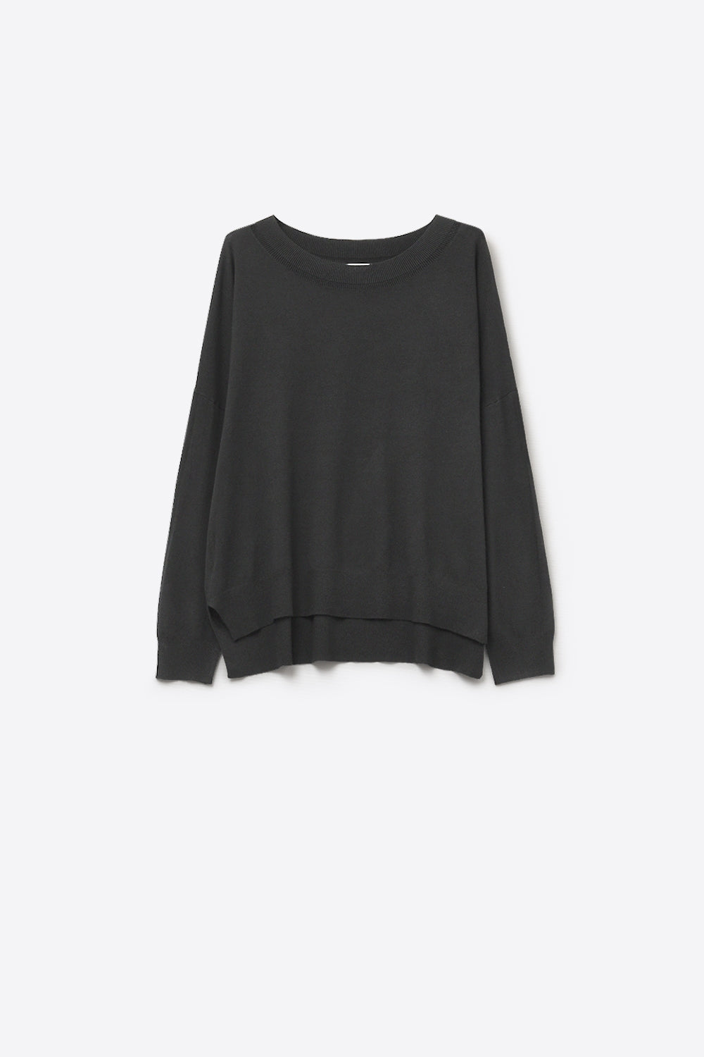 Camisola de malha preta com pormenor de gola em rede