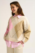Camisola de malha losangos creme com blocos de cores contrastantes rosa e camel