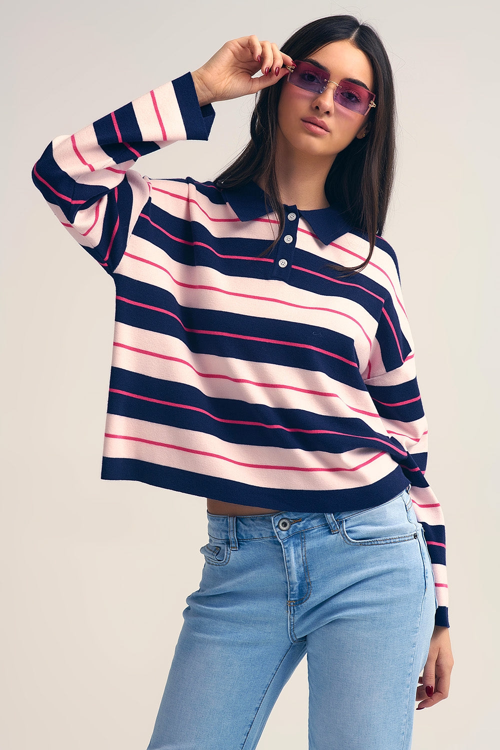 Camisola pólo de malha às riscas com gola abotoada