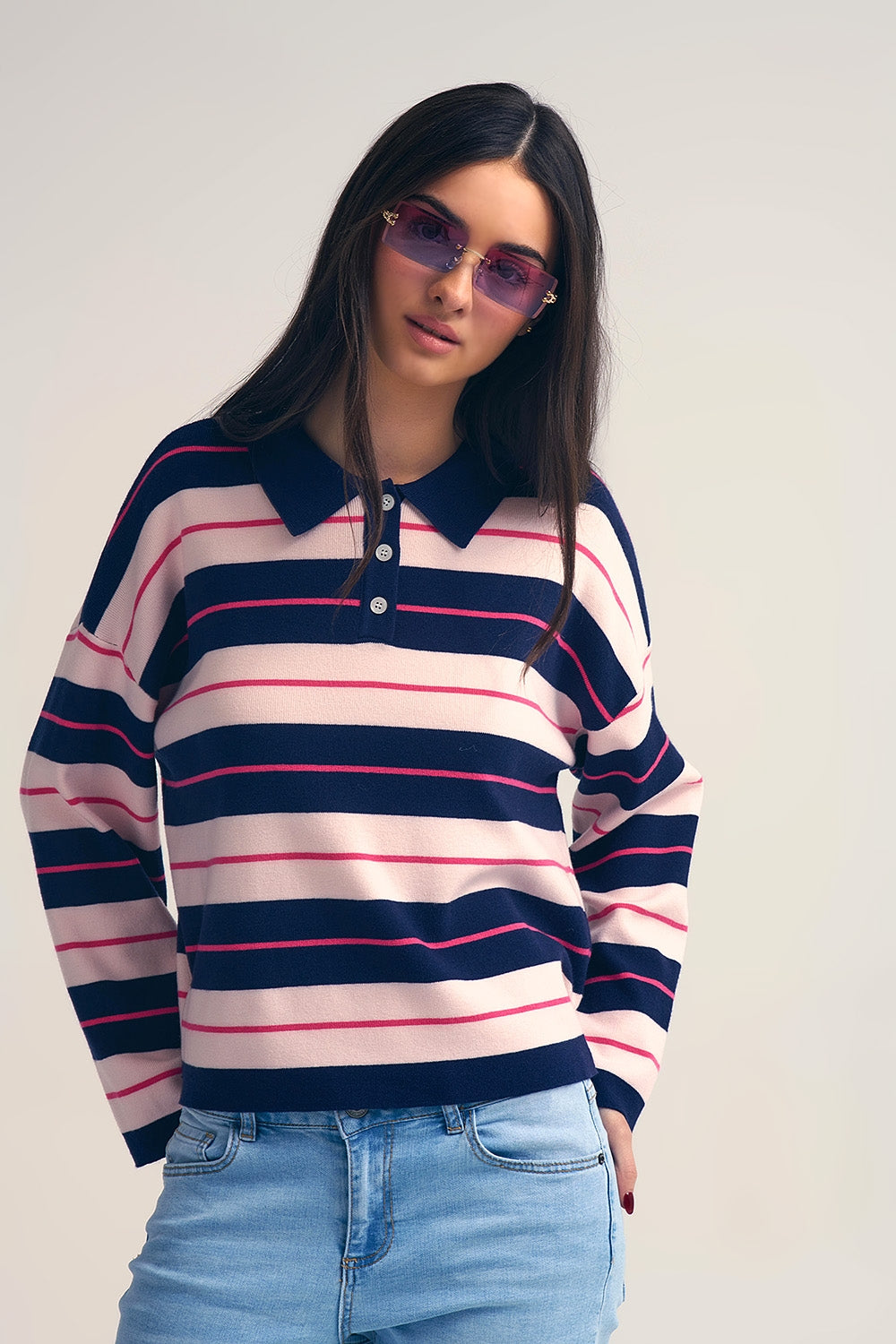 Camisola pólo de malha às riscas com gola abotoada