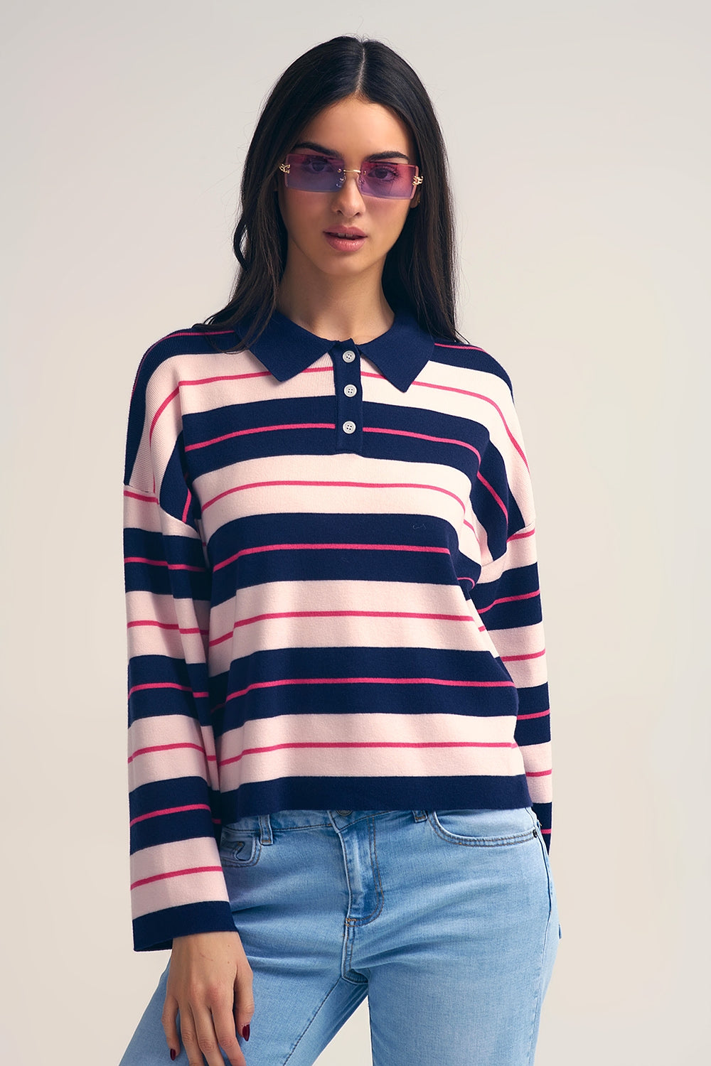 Camisola pólo de malha às riscas com gola abotoada