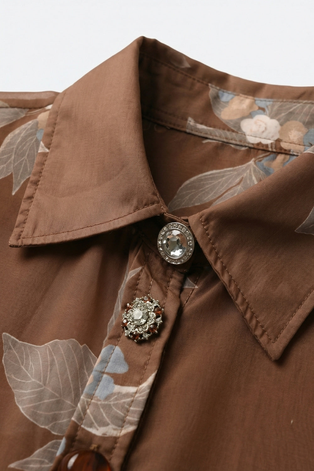 Camisa Marrom de Chiffon com Estampa Floral e Botões na Frente de Manga Longa