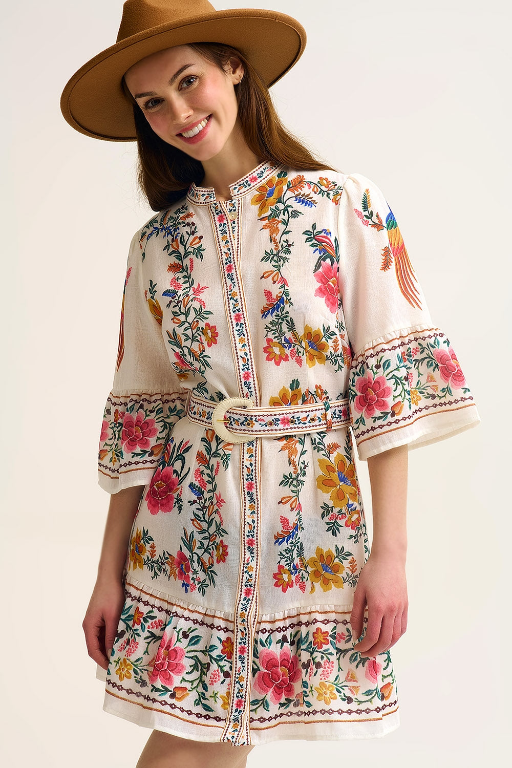 Vestido Mini Boho Floral Estampado em branco