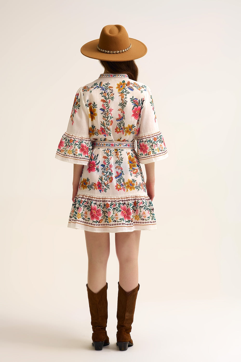 Vestido Mini Boho Floral Estampado em branco