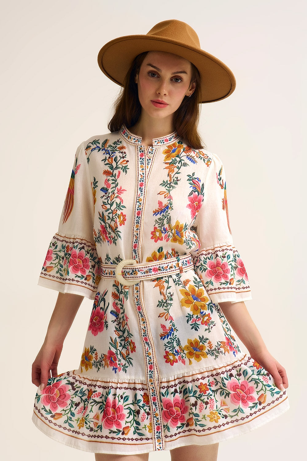 Vestido Mini Boho Floral Estampado em branco