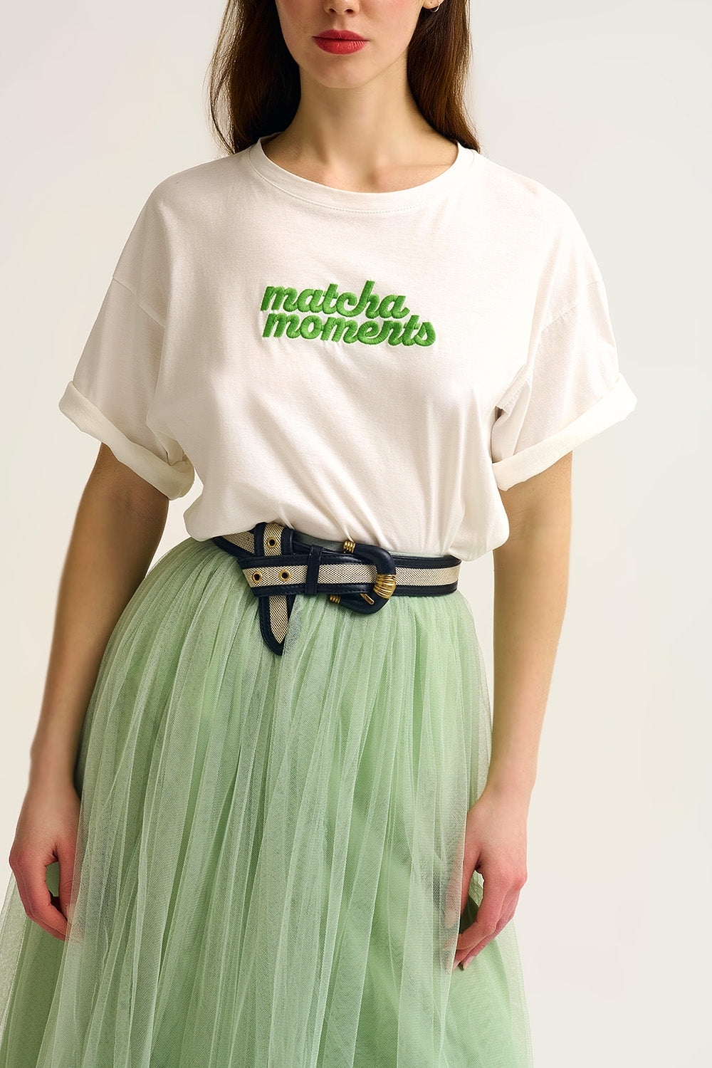 T-shirt branca Matcha Moments bordada em verde