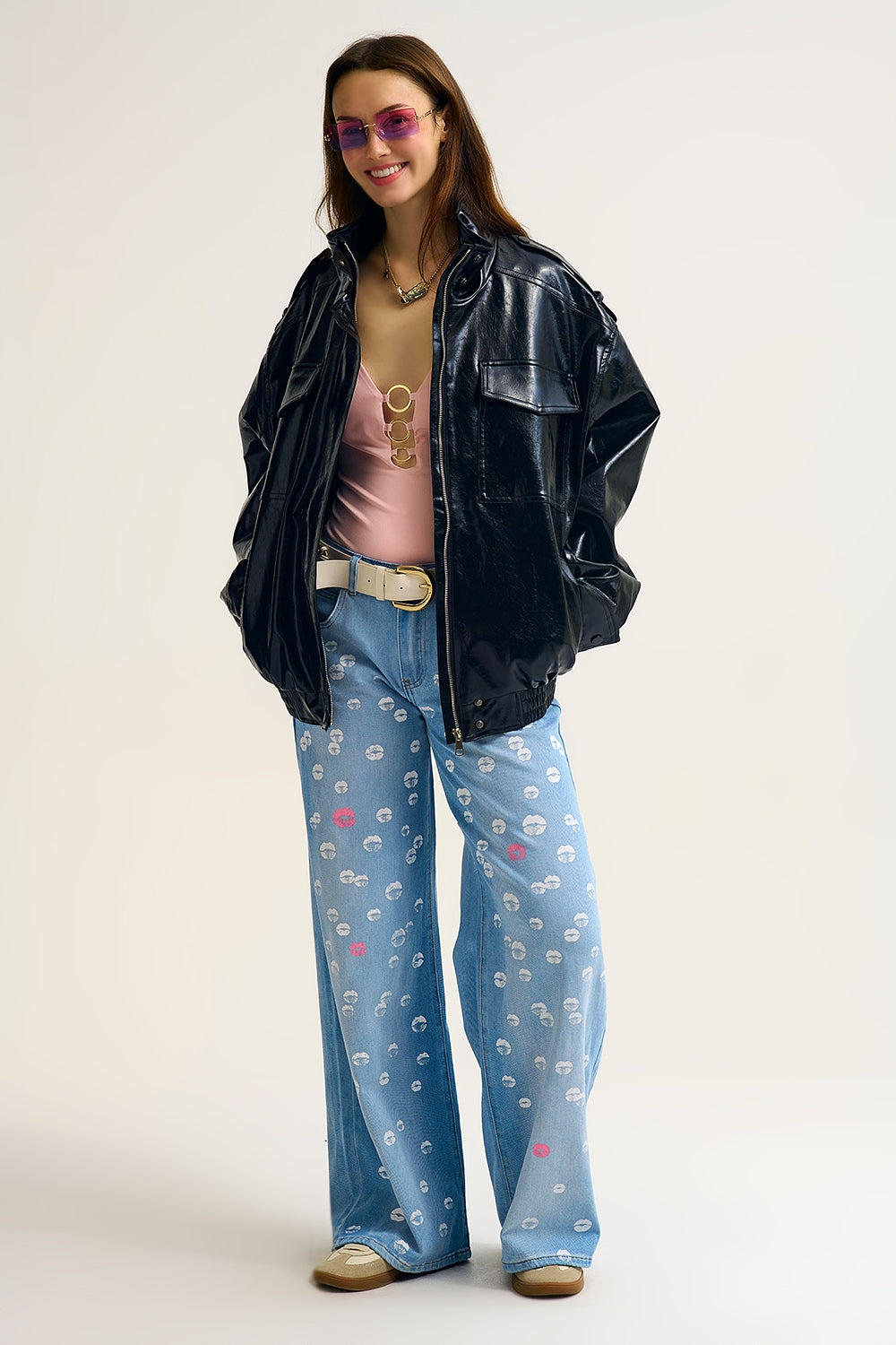 Casaco oversized em pele sintética brilhante em preto