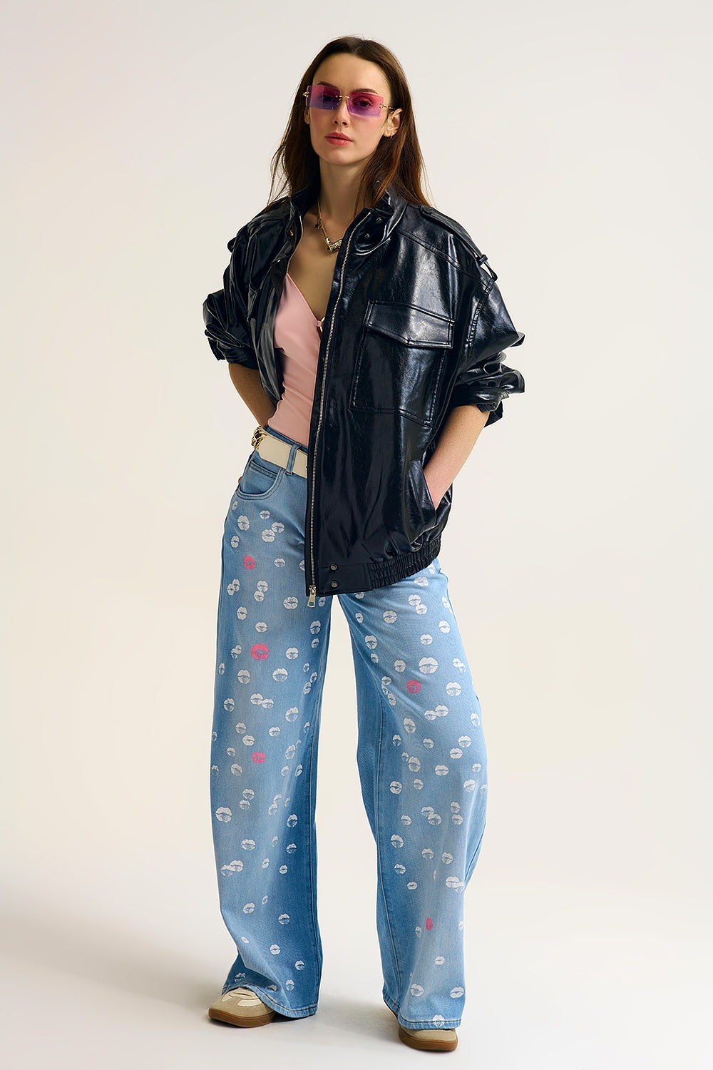 Casaco oversized em pele sintética brilhante em preto