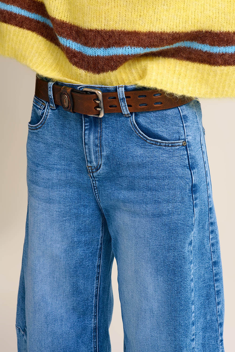 Calças de ganga de perna larga Barrel Blue Denim em lavagem clara