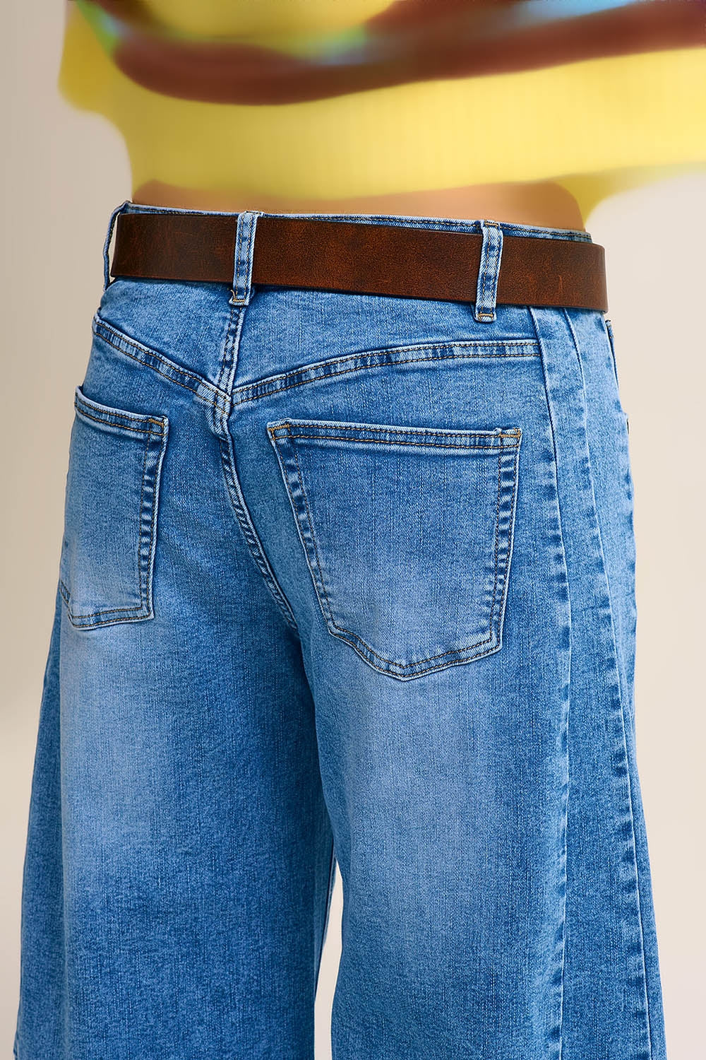 Calças de ganga de perna larga Barrel Blue Denim em lavagem clara