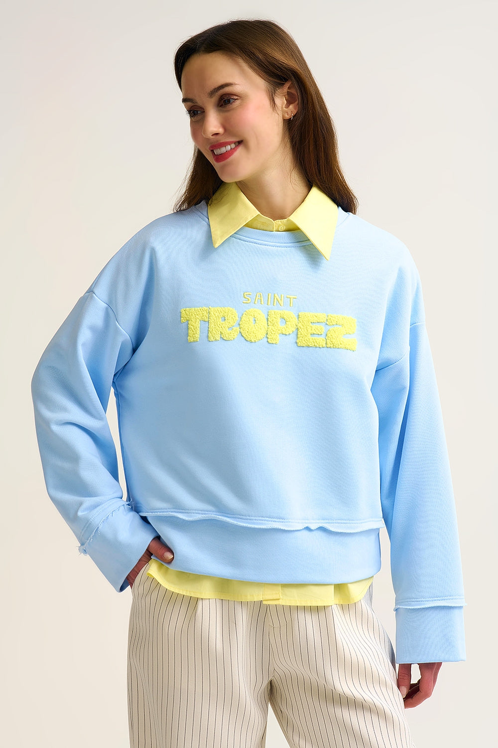Camisola azul bebé bordada Saint Tropez