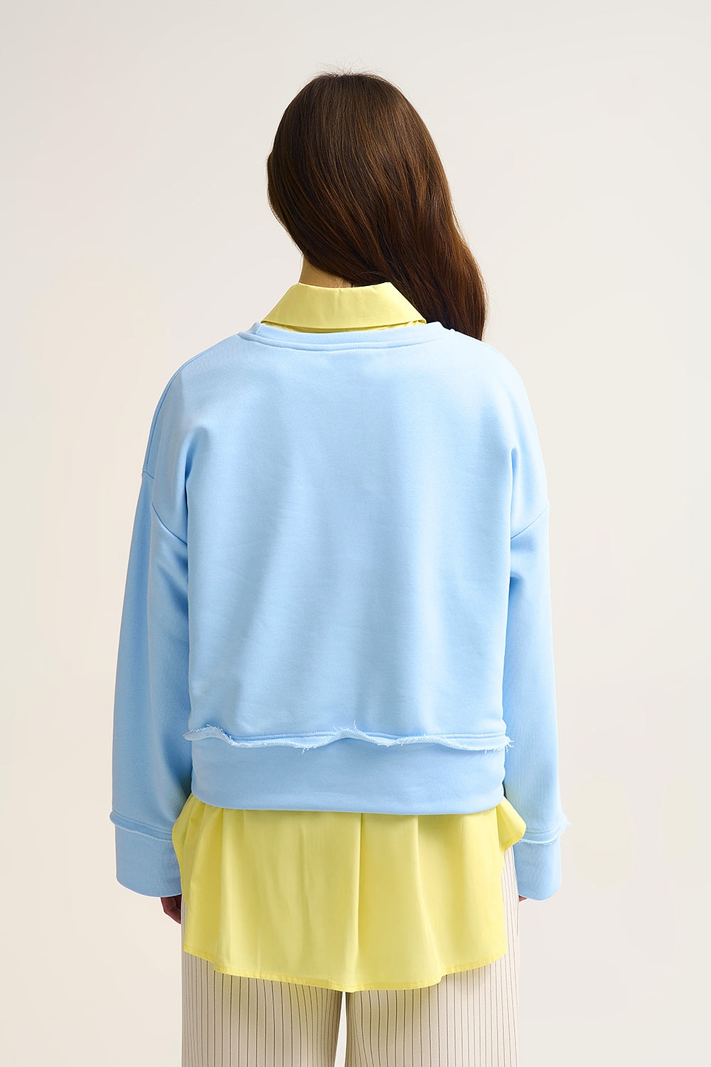 Camisola azul bebé bordada Saint Tropez