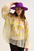 Blusa de chiffon floral com acabamento transparente e silhueta esvoaçante