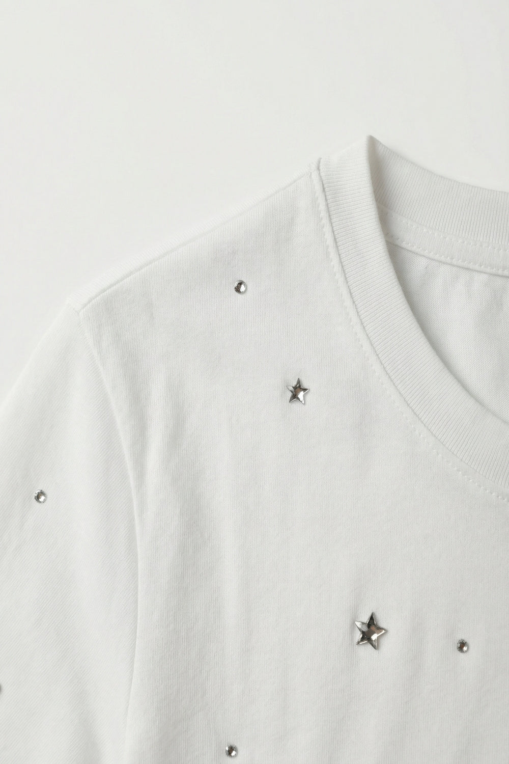 T-Shirt branca de algodão com pormenores de strass